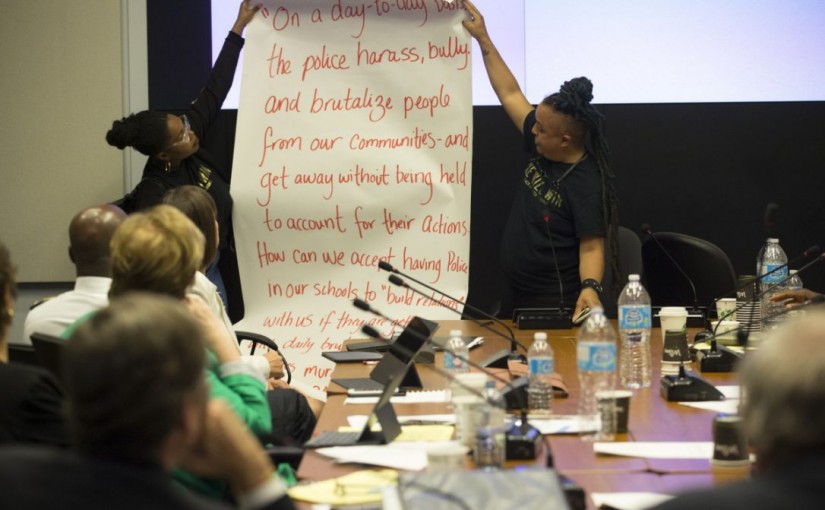 會議遭抗議者干擾 多倫多警方暫將繼續駐校