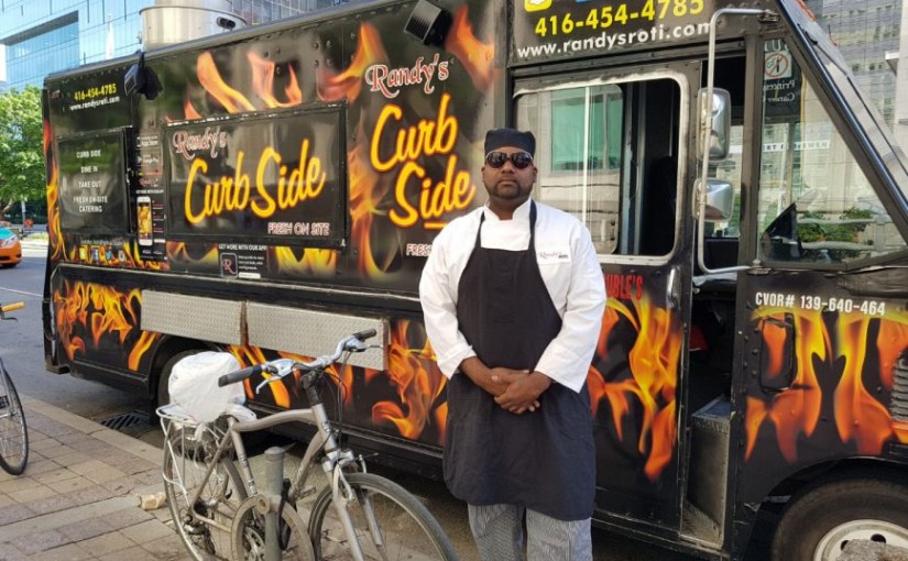 多倫多食物車瘋長 找位子要靠搶