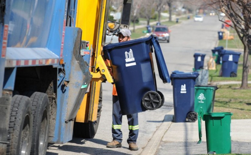 多倫多分類垃圾以後有人檢查了，扔錯了還可能罰款！