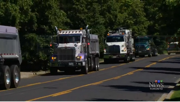 卡車界傳奇人物過世 逾百輛卡車列隊參加葬禮