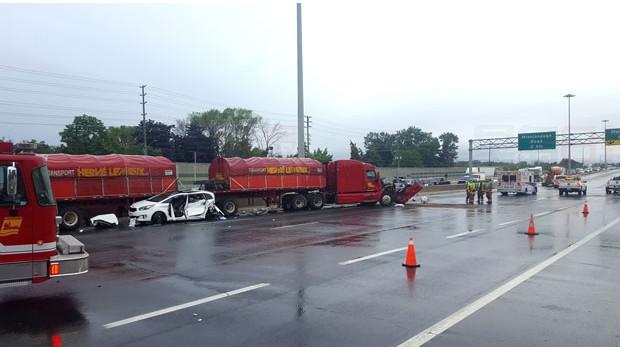 密市QEW連環車禍 12歲男孩由直升機送院