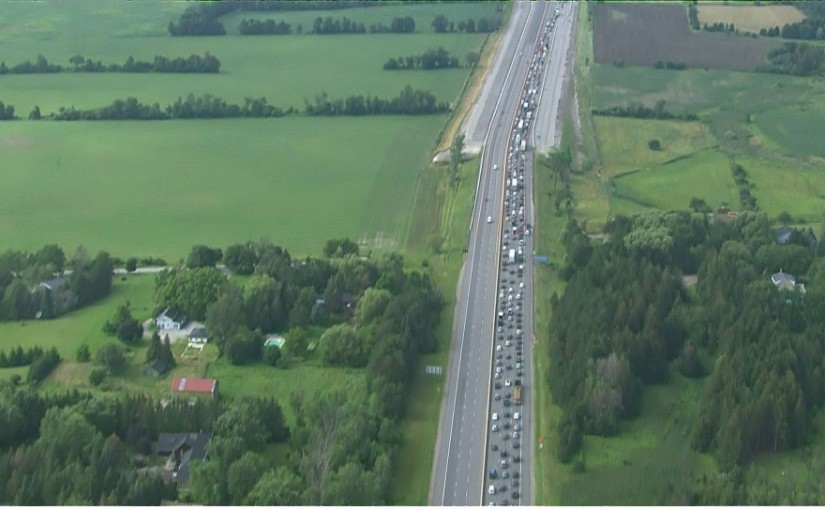 有可燃氣體洩漏導致高速400五小時大擁堵！