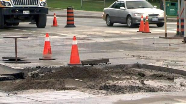 水管道破裂 Bayview夾York Mills十字路口仍關閉維修