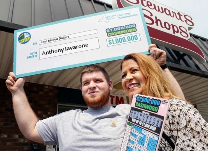 等為輪胎充氣打發無聊 幸運男順手買彩票贏500萬