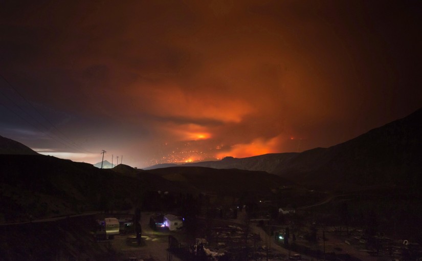 聯邦政府官員周六視察卑詩省內陸的山火情況