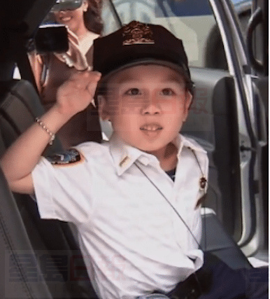 願望成真 華裔小男孩當上“紐約警局局長”