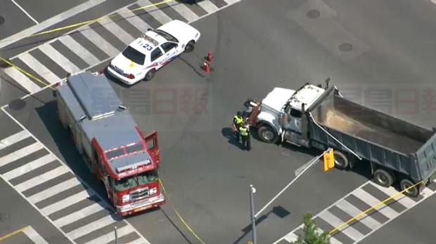 多倫多西端摩托車撞卡車 一名男子身亡