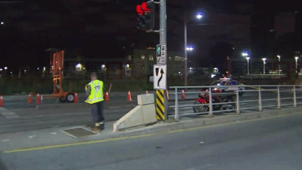 多倫多兩人撞上公交站台 被甩出摩托車外幾米