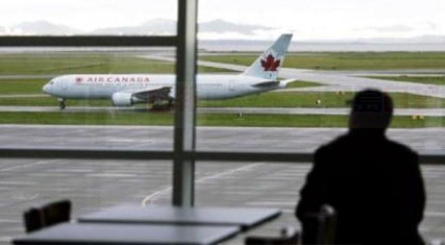 機場700員工罷工 週五夜晚行李輸送出現延遲