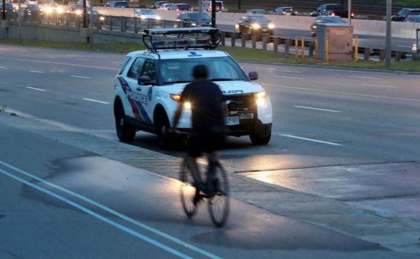 六成多倫多人認為騎單車也需要拍照及上保險