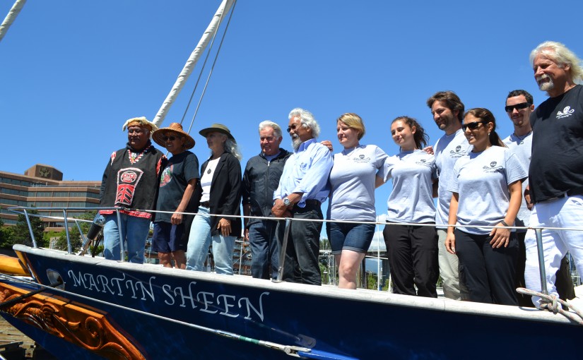 影星馬田辛聯環保人士要求政府停發牌給三文魚養殖場