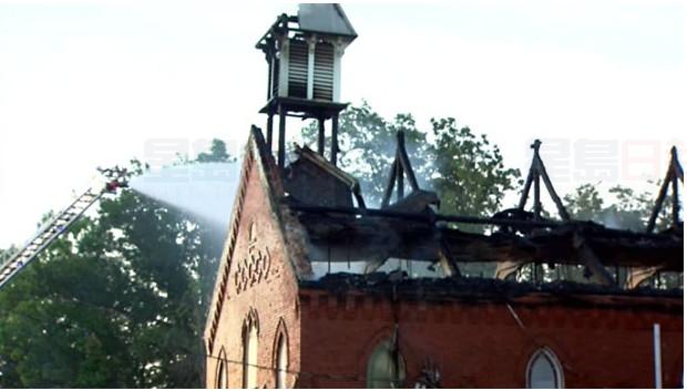 Burlington教堂起火 損毀嚴重