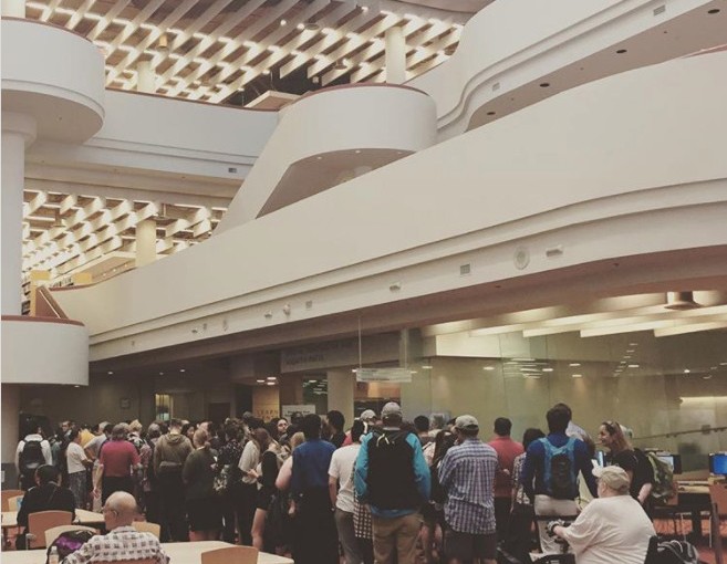 好多書都是一元一本！多倫多圖書特賣週末繼續