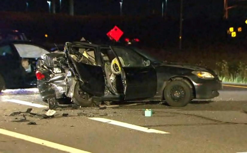 高速404車禍 汽車損毀 兩男孩重傷