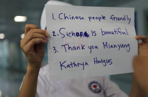 加拿大遊客三句話點讚九寨溝地震救援