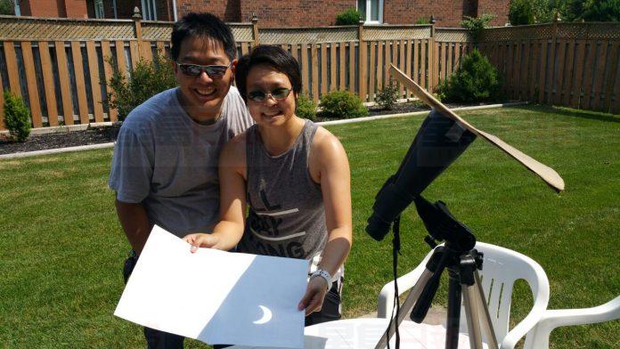 多倫多網友妙法觀日全食 紙盒子看倒影不傷眼