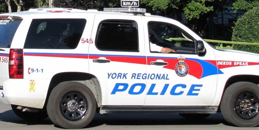 萬錦垃圾車側翻 無毒液體灑了一地