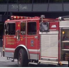 住宅起火 火焰衝出屋頂 幸屋中無人