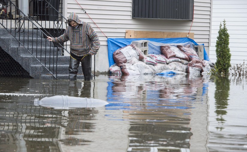 哈維颶風：圭爾夫兄弟划船救休斯頓被困姐姐