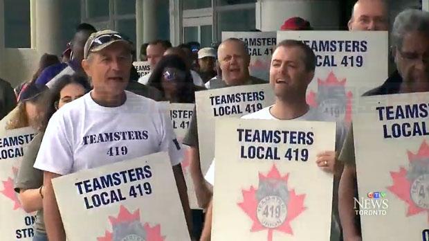 多倫多機場地勤人員將於明天對新合約投票