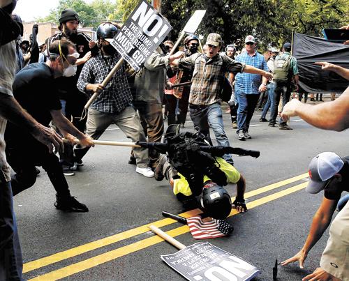 多倫多市民美領館外紀念弗州暴動死者
