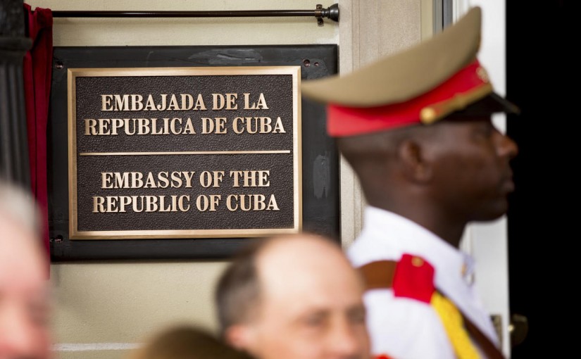 回應外交人員受到未知攻擊 美國召回60%駐古巴使館人員