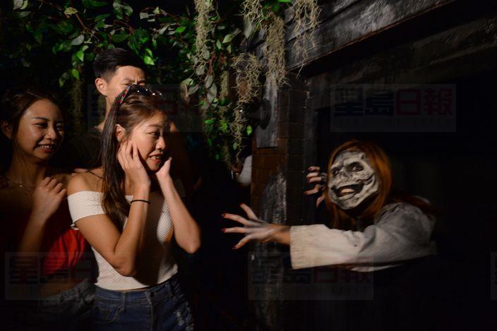 男子海洋公園玩鬼屋 疑遭木板擊頭昏迷不治