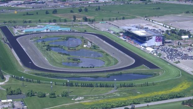 活拜馬場兩馬相撞 一騎師摔死