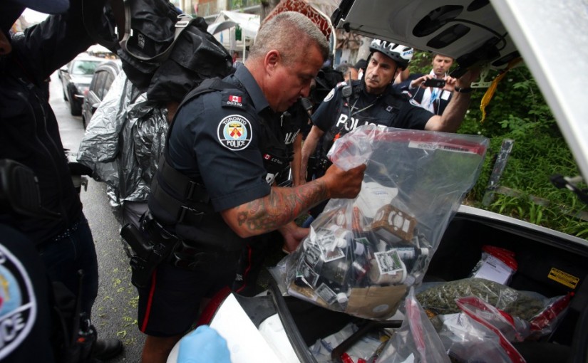 多倫多警方突襲Downtown大麻要點 逮捕15人