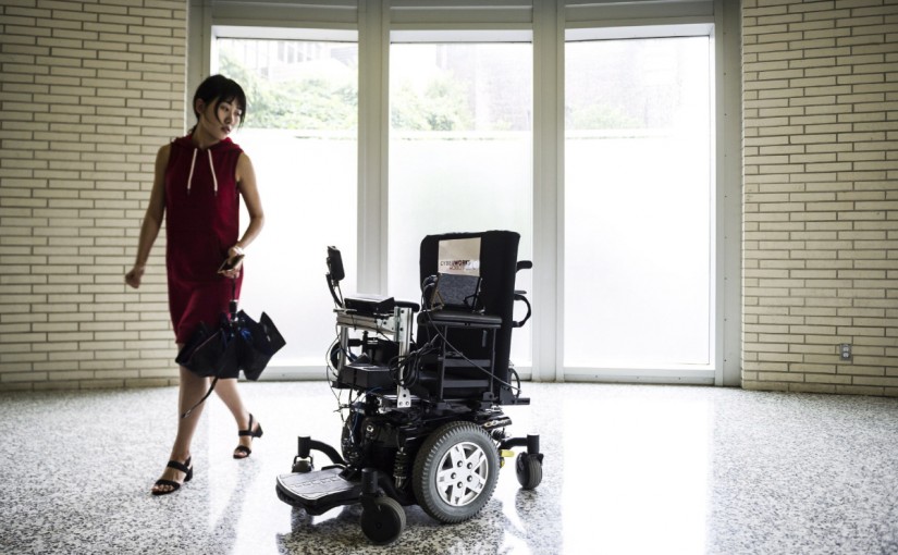 薩省女子喜得兩輛電動輪椅