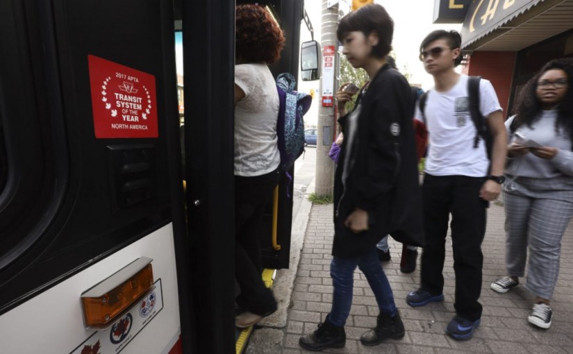 TTC獲贊北美最佳公交系統 花費5萬加元在車身張貼貼花公告