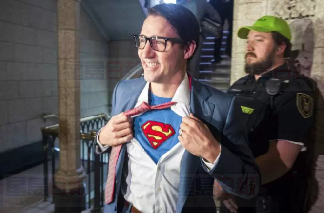 2017萬聖節特魯多變裝超人 扯襯衫秀“S”標