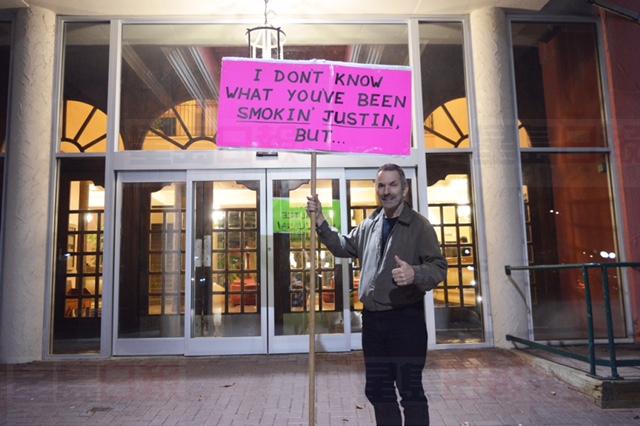 列治文大麻關注小組向聯邦保守黨黨領謝爾遞交請願書