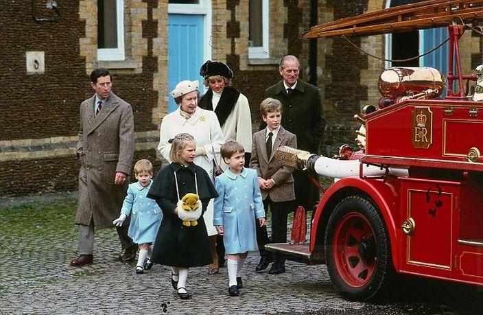 白金婚前夕新書揭英女王伉儷 曾為戴妃爭吵