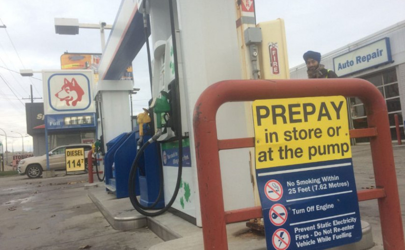 安省哈士奇加油站週四開始加油要先付錢了！