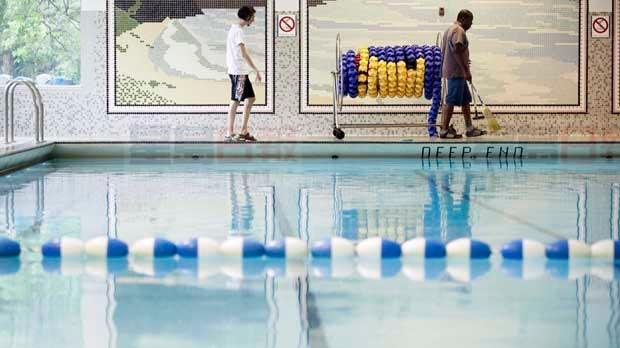 Brossard将禁止在游泳池更衣室裸露