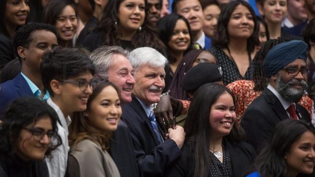 加拿大政府承諾為聯合國的維和任務提供直昇機及運輸機