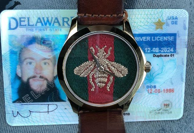 美摔跤明星簽名像陽具 被要求改變霸氣不理