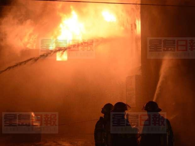 舍伍德公園附近一公寓發生火災