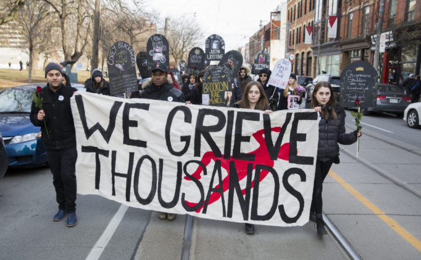 多倫多陷注射過量危機 多人遊行市政廳