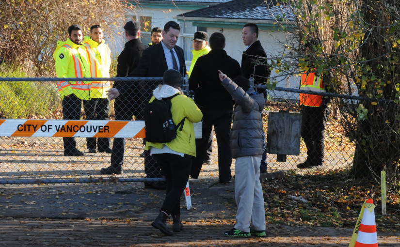 馬寶區居民繼續抗議興建組合房屋