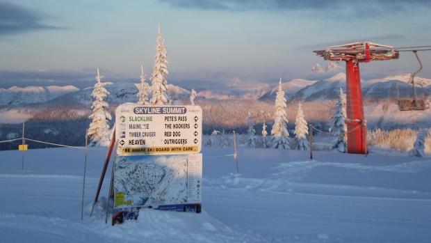 卑詩省薩斯克奇山度假村有滑雪人士被困吊車超過３小時