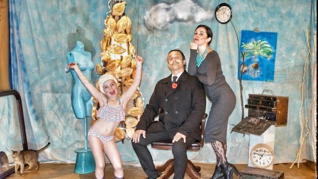 多倫多家庭聖誕照創意迭出 今年走達利超現實主義風