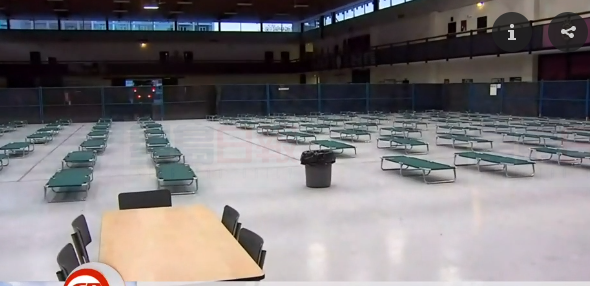 摩士公園軍營100張床位昨晚26張有人使用