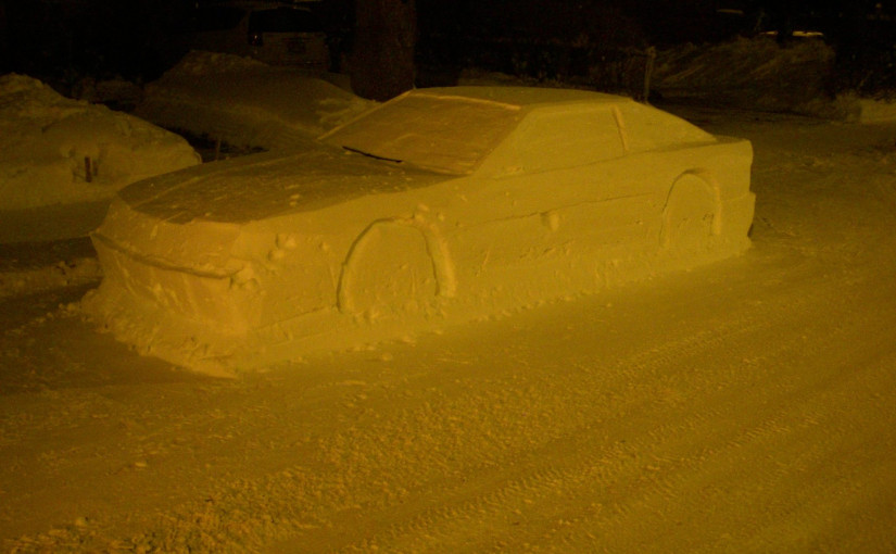 这辆用雪做成的“丰田车” 竟然把满地可警方都骗了！