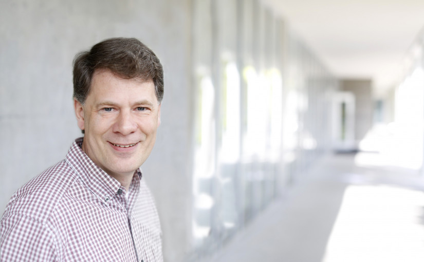 尚德商學院教授認為 引入私營保險公司並不會降低保費