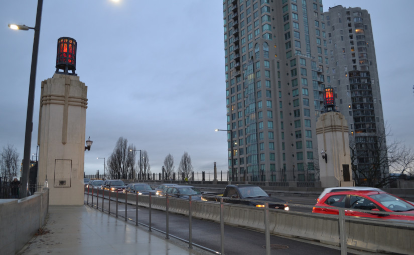 溫哥華布拉德街橋舉行亮燈儀式