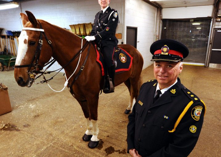 警局马匹失控 交通暂时擁堵
