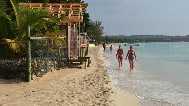 安省夫婦出國度假染病 衛生部竟拒絕供藥？！