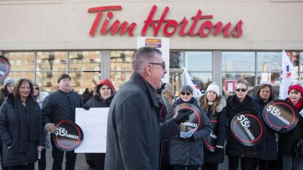 省長韋恩再批Tim Hortons！雙方陷入互相指責